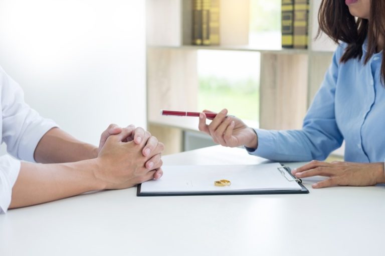 divorce lawyer